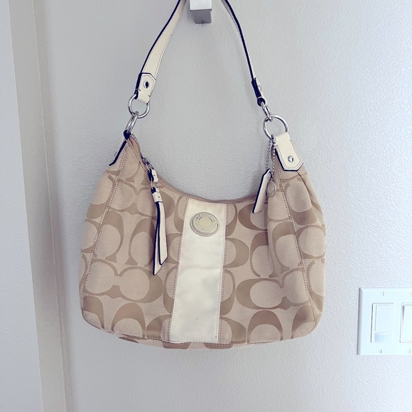 Coach Handbags - Coach shoulder bag, same or next day shipping from a smoke and pet free 🏠
